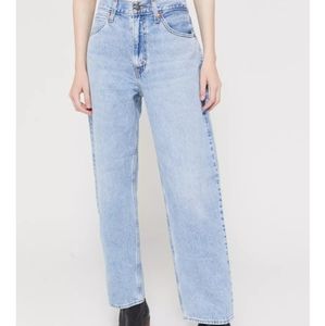 Levi Medium Wash Dad Jean